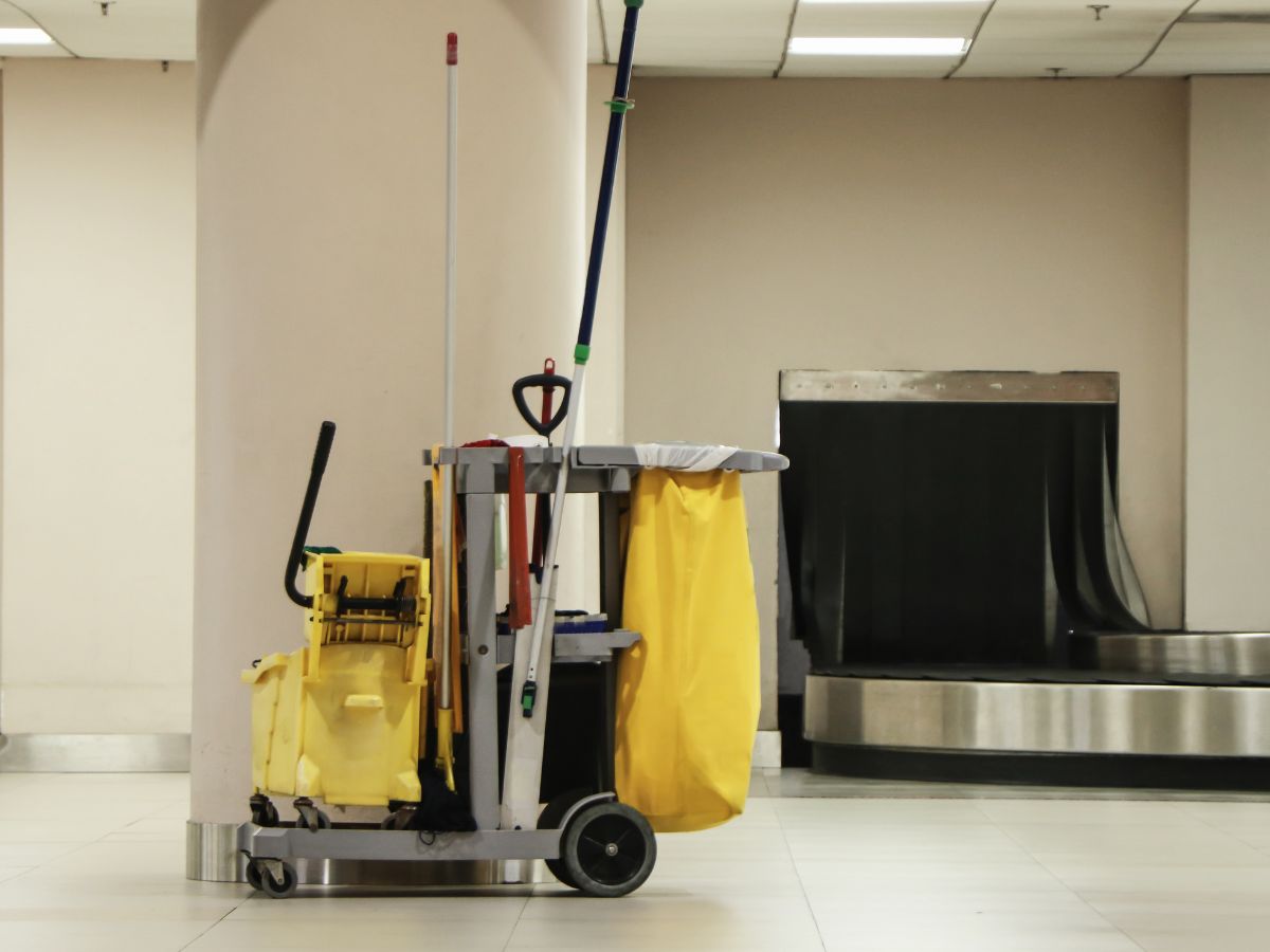 What is the opposite of commercial cleaning?